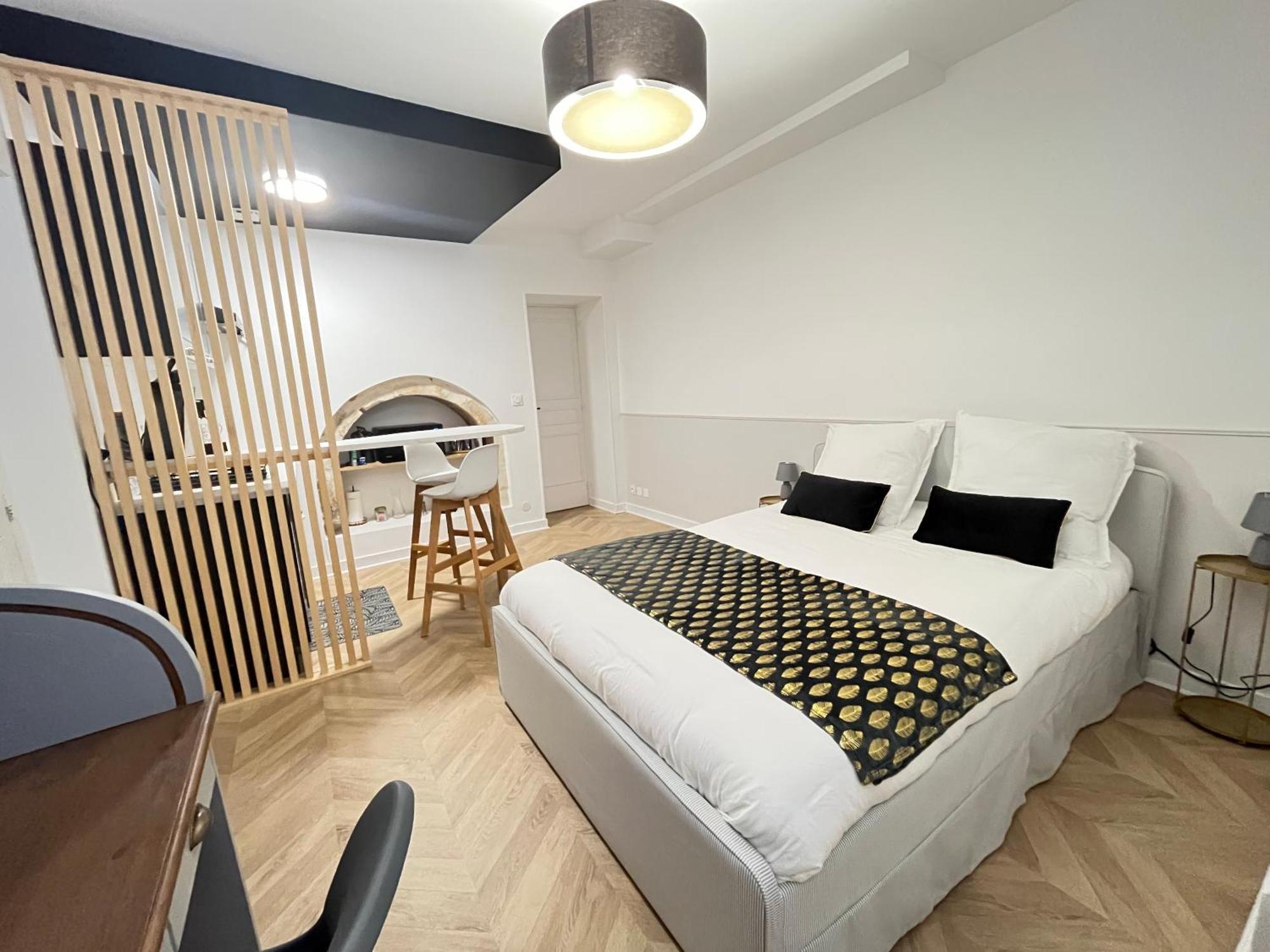 Le Studio Haslay Seraucourt En Plein Coeur De Ville De Bourges - Charme De L Ancien Et Confort Contemporain Pokoj fotografie